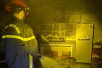 Cháy nhà lúc rạng sáng ở Đà Lạt, 4 người mắc kẹt được giải cứu