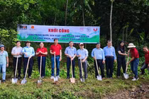 Chủ tịch VUSTA Phan Xuân Dũng dự lễ khởi công công trình nước tại bản Un