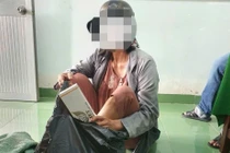 Bắt 'nữ quái' buôn hàng trăm bao thuốc lá lậu