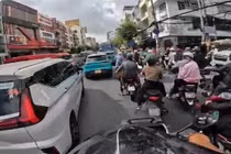 Thai phụ trở dạ thoát 'điểm nóng ùn tắc' nhờ... CSGT