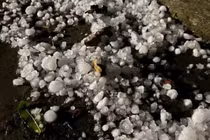 Mưa đá lớn ở Lào Cai gây sập nhà, 4 người bị thương 