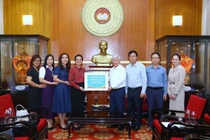 Tiếp tục vận động, ủng hộ đồng bào bị thiệt hại do mưa lũ 