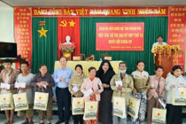 Chủ tịch Phan Xuân Dũng và Đoàn Đại biểu Quốc hội tỉnh Khánh Hòa tiếp xúc cử tri xã Phước Dinh