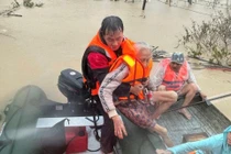  Công an Gia Lai dốc toàn lực hỗ trợ người dân vùng lũ