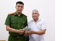 Bí thư Chi bộ thôn trao trả 8 triệu đồng cho người đánh rơi