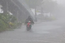 Do ảnh hưởng của rãnh áp thấp, miền Bắc bước vào một đợt mưa rất lớn