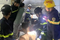 Giải cứu 2 bệnh nhân và 1 nhân viên y tế mắc kẹt trong thang máy bệnh viện ở Đà Nẵng