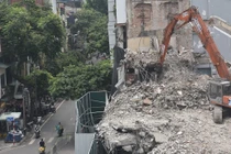 Phá dỡ "Hàm cá mập" thiếu hệ thống phun nước- phát tán bụi