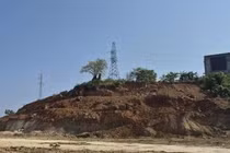 Khánh Hòa điều tra việc khai thác đất trái phép gần đường điện cao thế