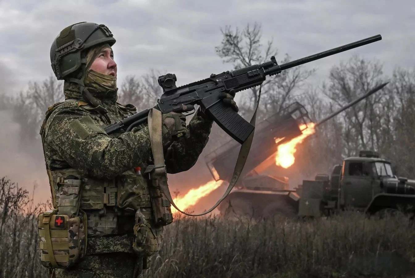 Quân đội Nga chiếm được thị trấn Rodinske, nắp nồi hầm Pokrovsk đã đóng lại