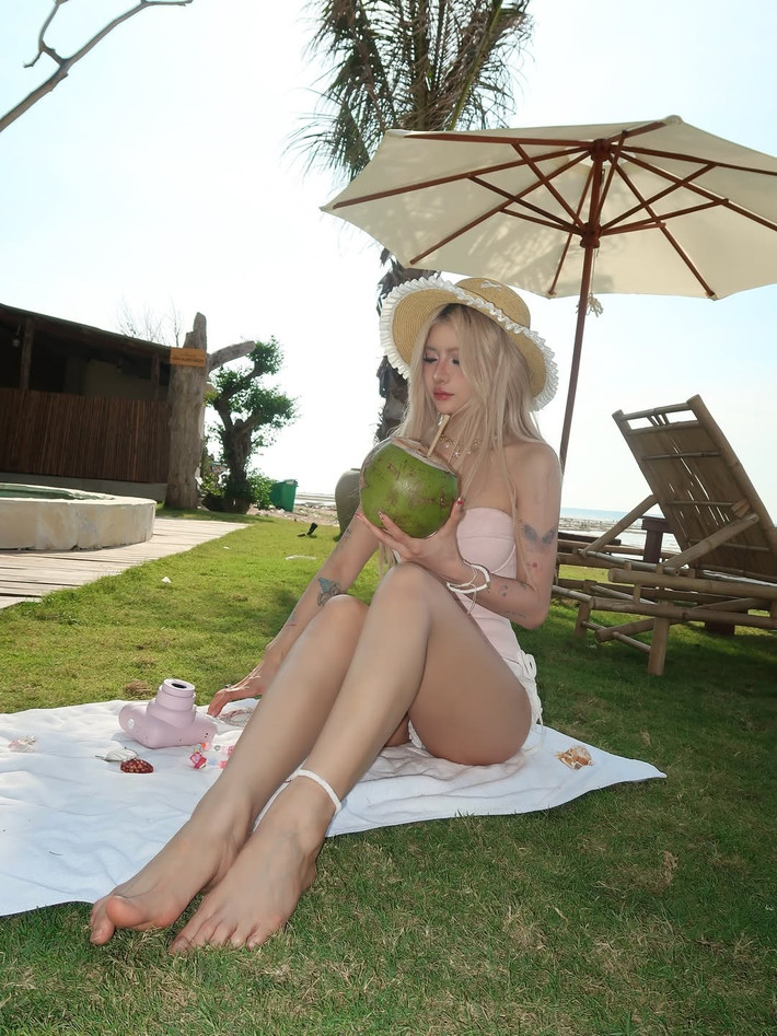 Nhiều fan hâm mộ không ngớt lời khen ngợi vóc dáng "chuẩn không cần chỉnh" và thần thái ngày càng thăng hạng của Ciin.