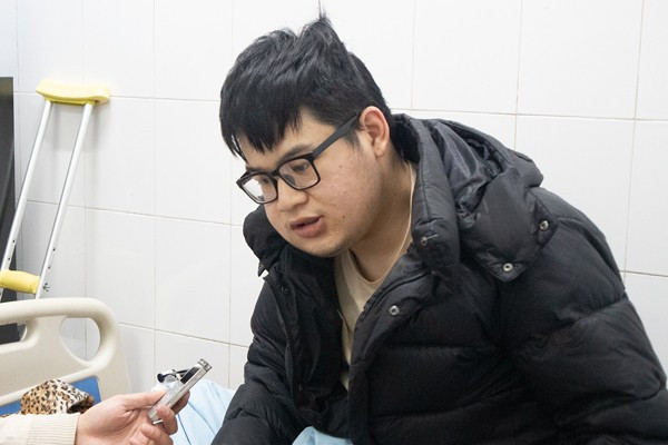 Long Chun (tên thật là Trần Hoàng Long, sinh năm 1994) ở Hà Nội. Anh được nhiều người biết đến nhờ các clip hài hước trên mạng xã hội.
