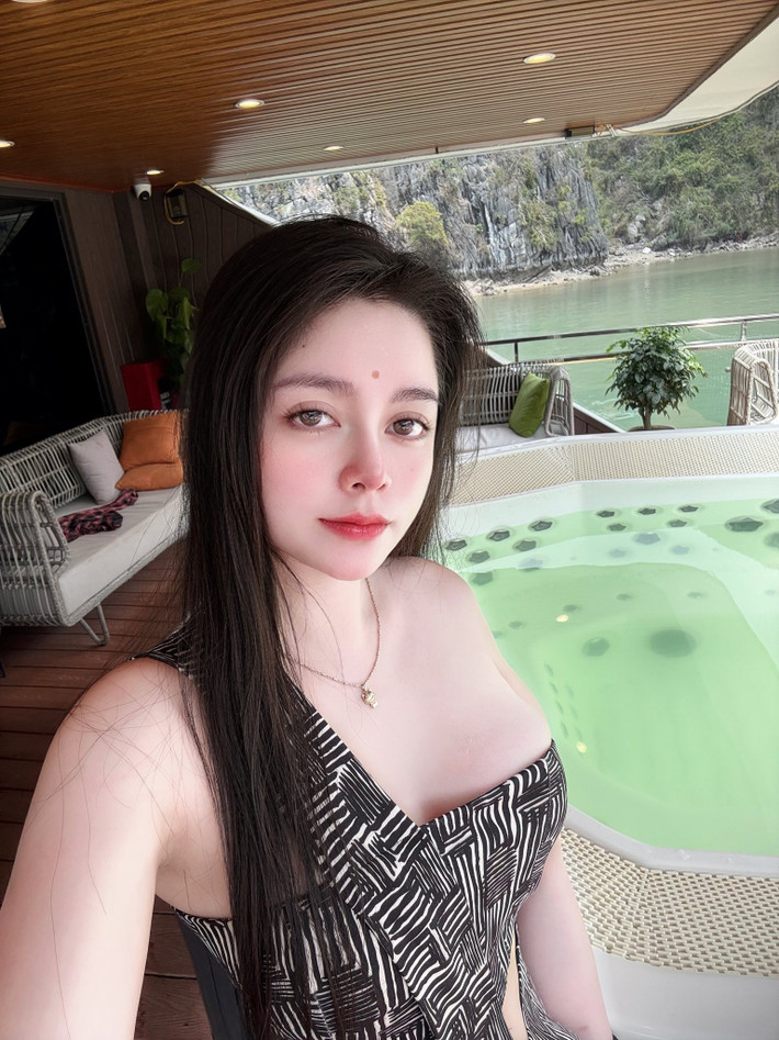 Loạt ảnh của hot girl Tuyên Quang được thực hiện trong một không gian thiên nhiên trong lành, tạo cảm giác vừa gần gũi, vừa gợi cảm khó cưỡng.