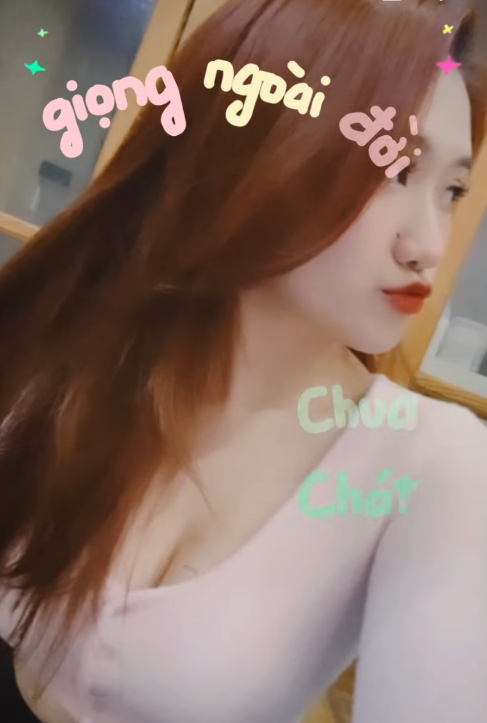 Những khoảnh khắc hiếm hoi này của Linh Nắng nhận về nhiều phản hồi tích cực của viewer. Người xem hy vọng, có thể thấy "nàng thơ" như vậy thường xuyên hơn trong thời gian tới.