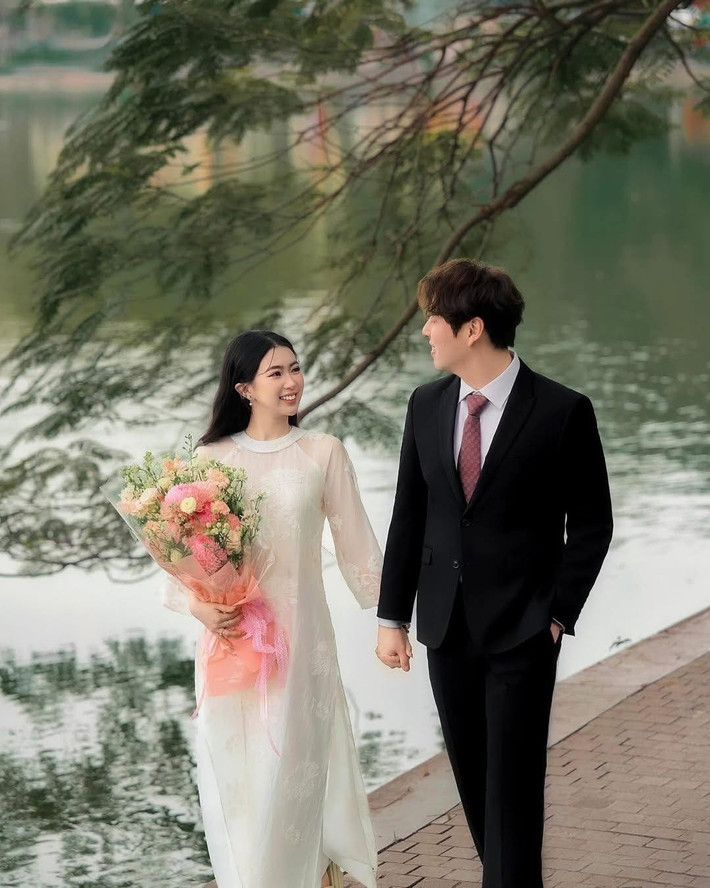 Những bức ảnh Kim Minn diện áo dài chụp ảnh cưới tại Việt Nam cũng được khen ngợi không kém.