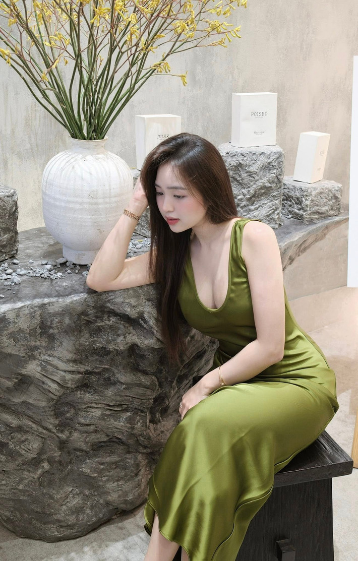 Ngay sau khi đoạn video được đăng tải, cộng đồng mạng, đặc biệt là các fan nam của Lê Phương Anh, đã có những phản ứng vô cùng mạnh mẽ..