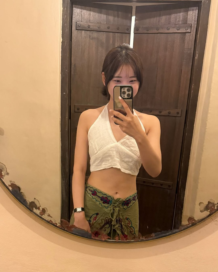 Dù trong bài đăng, Alyssa Sha thẳng thắn tiết lộ mình “vốn chỉ có vòng 1 cỡ A”, nhưng sau khi mặc bikini, hiệu ứng nảy nở bất ngờ khiến người xem không khỏi choáng váng.