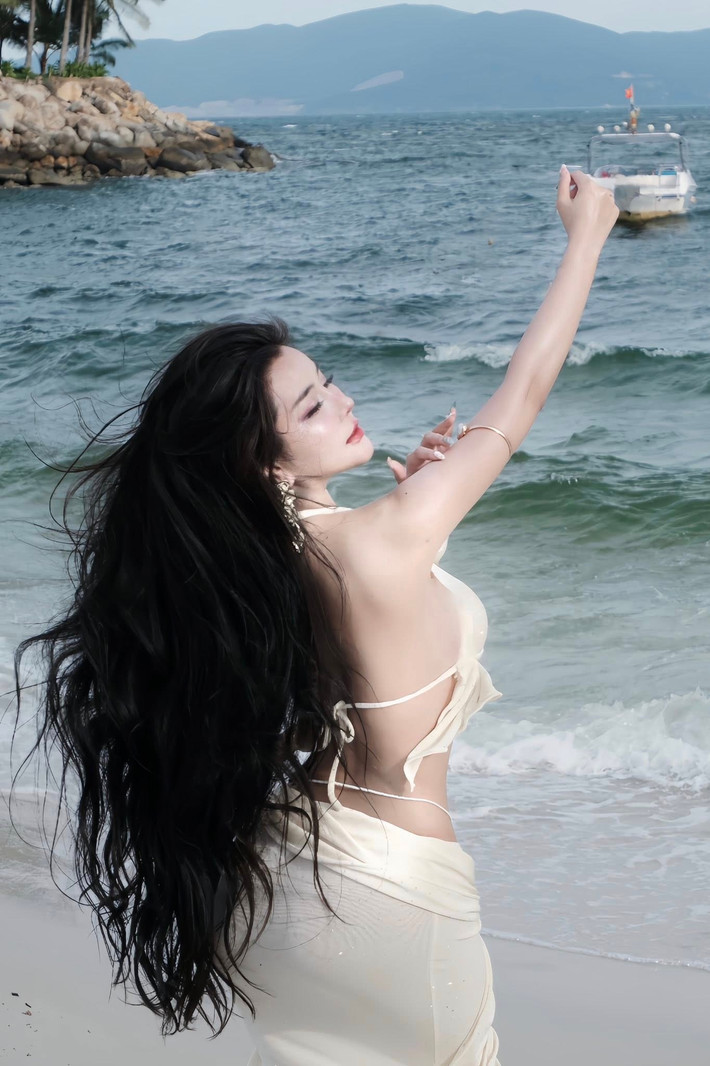 Không thể phủ nhận, Võ Ngọc Trân ngày càng khẳng định vị thế của mình trong làng hot girl Việt. Cô không chỉ sở hữu nhan sắc tự nhiên mà còn có phong cách thời trang đa dạng, luôn biết cách làm mới hình ảnh của bản thân.