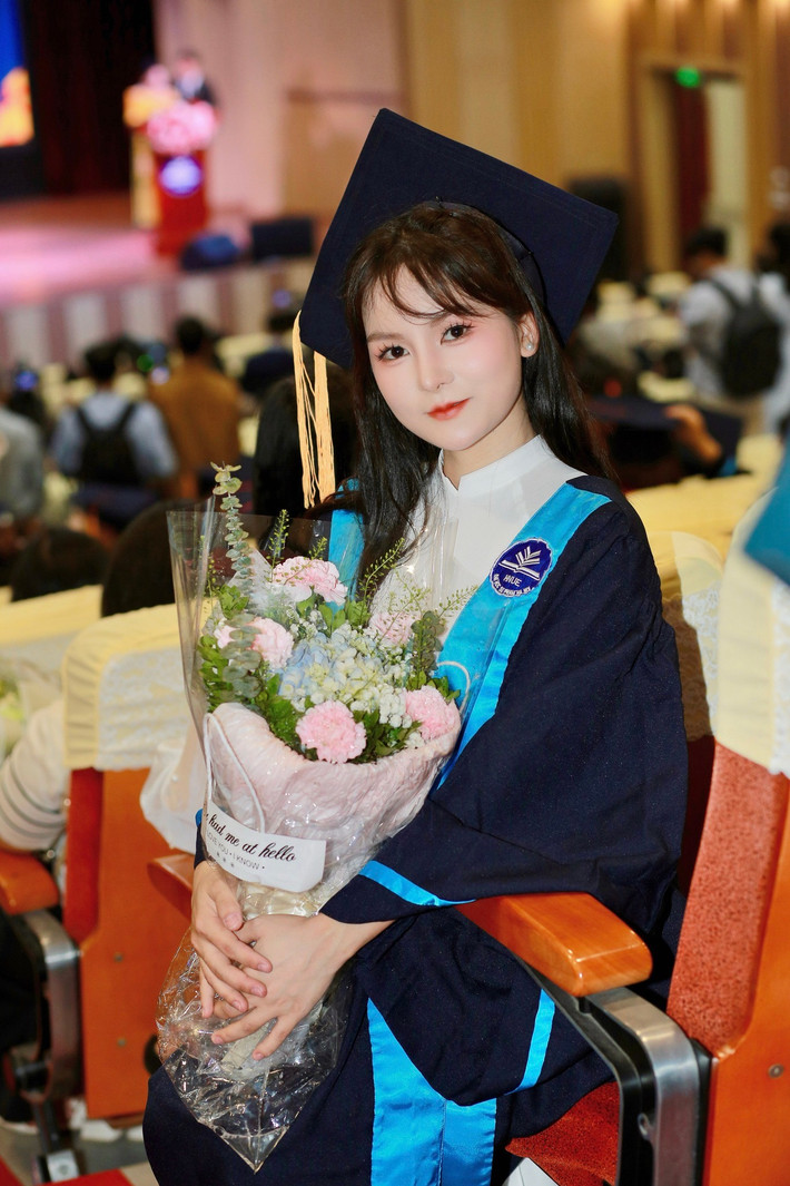 Chưa hết, Ngọc Ánh và gia đình còn hoạt động trong lĩnh vực xây dựng, nội thất, cắm hoa.