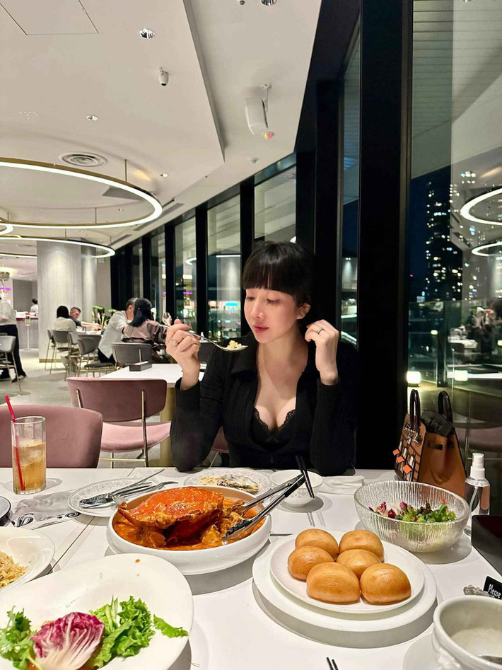 Hiện tại, gia đình của Cún Bông sống ở Hà Nội. Cô thường xuyên chia sẻ hình ảnh đời thường, hôn nhân nhận được nhiều sự quan tâm từ cư dân mạng.