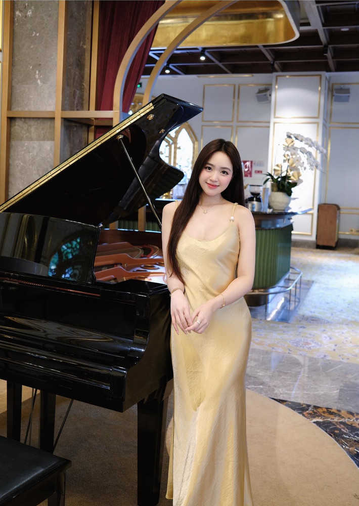 Nổi danh trên mạng với biệt danh "Bé Cún", hot girl từng "gây sốt" mạng xã hội xứ Trung hồi năm 2020 cùng em gái, cặp chị em nhà Phương Anh được khen là "xinh đẹp, nóng bỏng, gây ấn tượng từ cái nhìn đầu tiên".