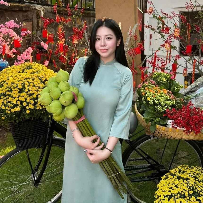 Ở tuổi 20, Susie ngày càng ra dáng thiếu nữ, thừa hưởng nét đẹp sắc sảo từ mẹ và có chiều cao nổi bật.