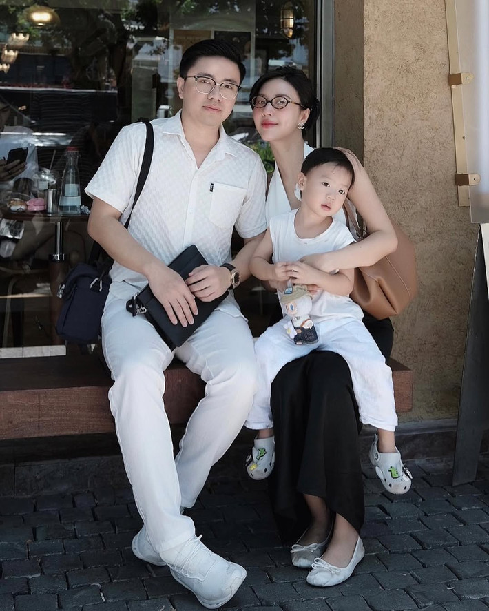 Hành trình từ một nàng "hoa khôi hàng không" nổi tiếng đến một người mẹ, người vợ hạnh phúc đã cho thấy Vũ Ngọc Châm tìm thấy ý nghĩa thật sự của cuộc sống ở tổ ấm nhỏ của mình. Cô là minh chứng cho việc hạnh phúc đôi khi không phải là ánh hào quang rực rỡ, mà là sự bình yên, ấm áp và tình yêu thương vô bờ bến từ những người thân yêu.