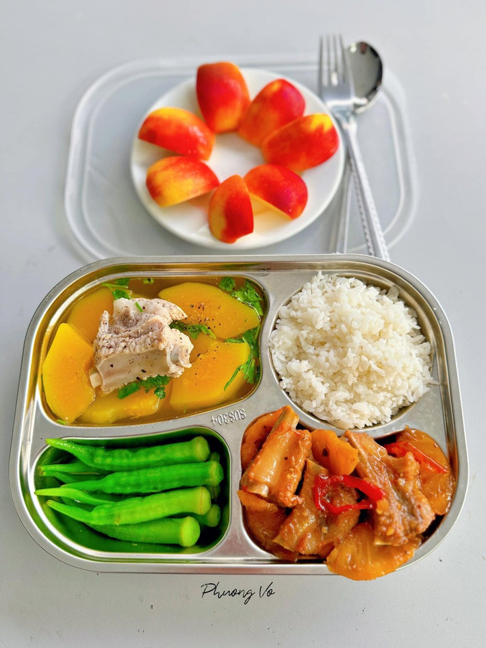 Trong 3 tháng đó, mẹ chồng chị Phương nấu những suất ăn dành riêng cho con dâu, mỗi bữa ăn không chỉ đầy đủ chất dinh dưỡng mà còn được bài trí đẹp mắt. Bà còn thường xuyên đổi món để con dâu ăn ngon miệng hơn.