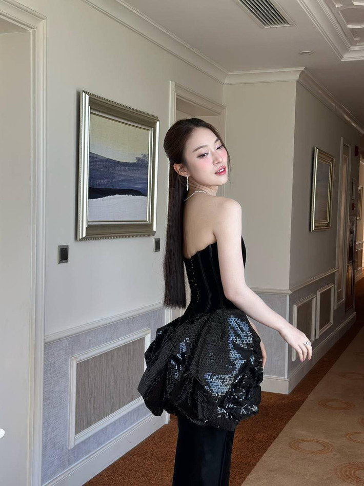 Không chỉ tài năng trong lĩnh vực MC và giáo dục, Khánh Vy còn cho thấy sự đầu tư chỉn chu vào hình ảnh cá nhân.