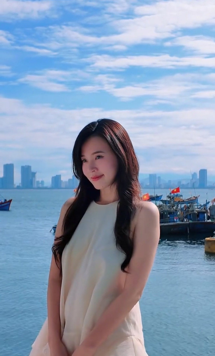 Chứng kiến nhan sắc này của nàng cựu hot girl, netizen mạnh dạn xếp tên Midu vào danh sách những người đẹp "lão hóa ngược".