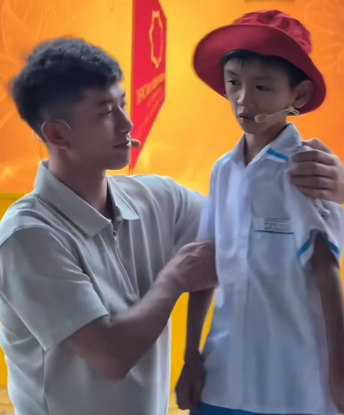 Hành động đẹp này của cầu thủ gốc Nghệ An đã nhanh chóng lan tỏa và nhận được sự ủng hộ nhiệt tình từ cộng đồng.