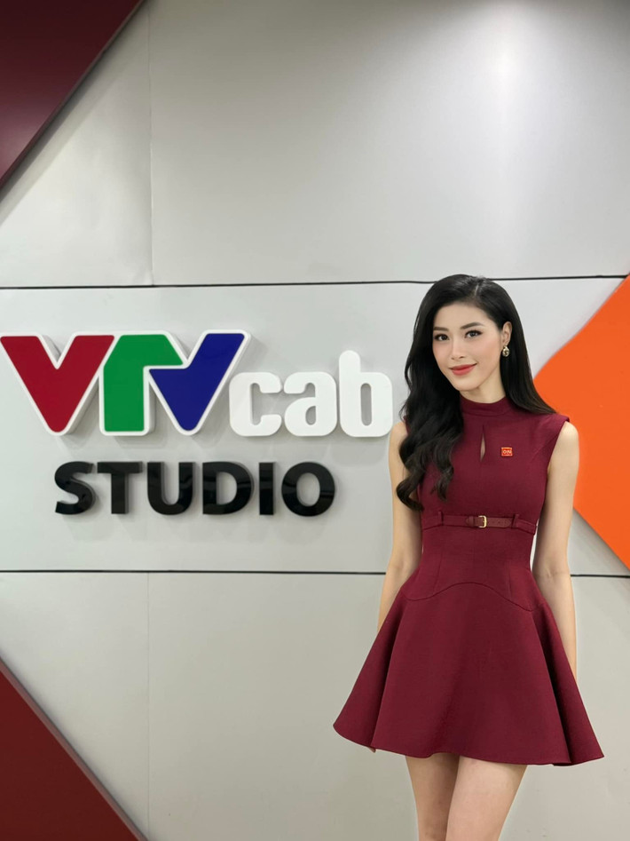 Đây cũng là minh chứng cho thấy, dù đã rời xa sàn đấu, Thu Huyền vẫn giữ được phong độ về mặt hình thể và nhan sắc, thậm chí còn ngày càng trưởng thành và quyến rũ hơn.