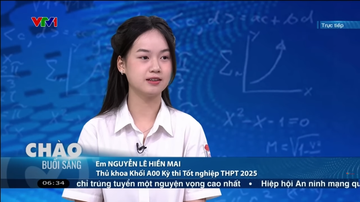 Không chỉ bởi thành tích học tập xuất sắc, mà thần thái dịu dàng và vẻ ngoài trong trẻo, cuốn hút của Hiền Mai cũng là điều khiến cư dân mạng liên tục xuýt xoa khen ngợi.
