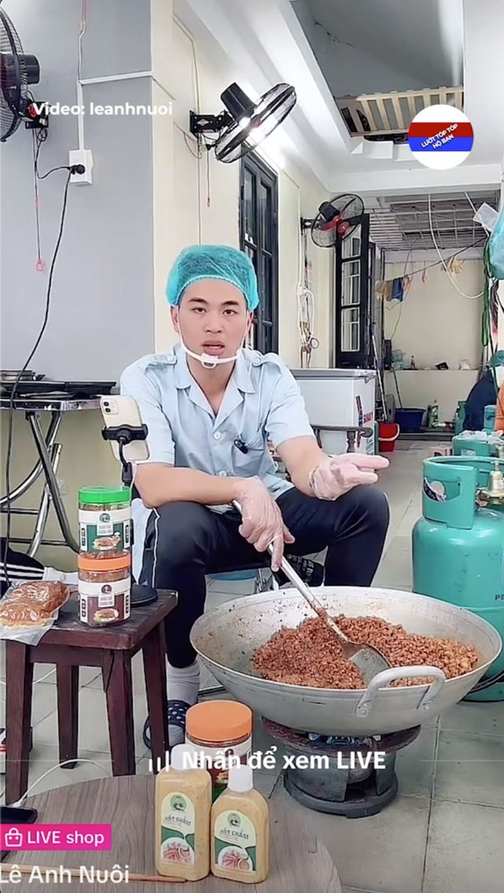 Nổi bật trong số này là tài khoản "Lê Anh Nuôi" có tick xanh với 13.000 người theo dõi và tài khoản "Lê Anh Nuôi - Đồng hành cùng binh nhí anh hùng 2025". Các khóa học được quảng cáo có giá lên tới vài triệu đồng.