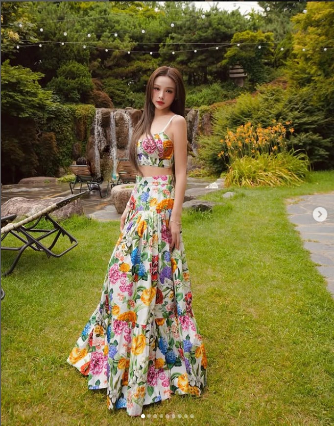 Nhiều bình luận bày tỏ sự ngưỡng mộ trước nhan sắc thách thức thời gian và cuộc sống xa hoa của "phú bà" làng hot girl này.
