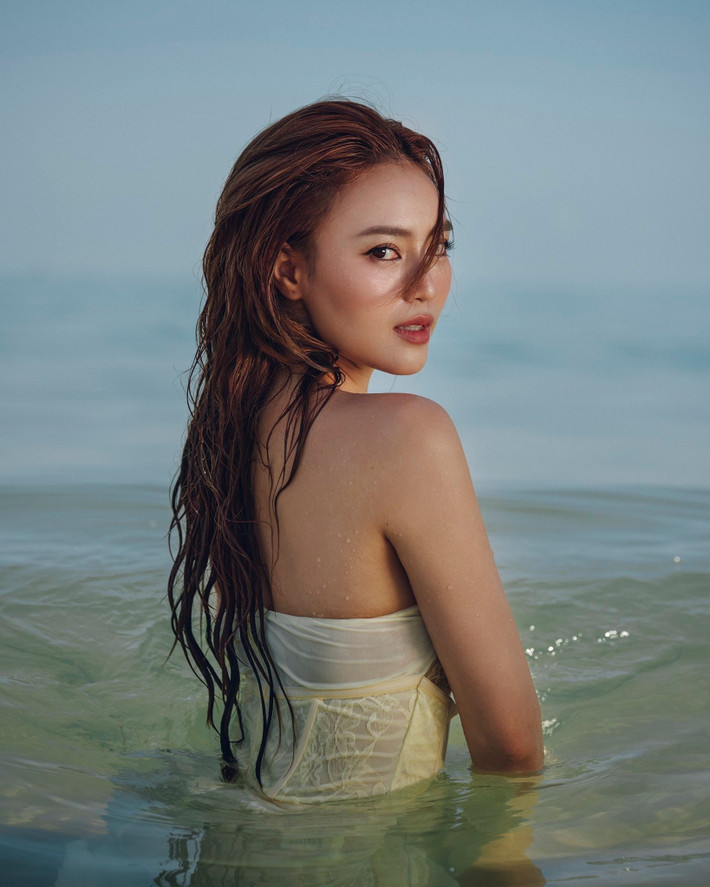Ninh Dương Lan Ngọc sở hữu nhan sắc và phong cách gợi cảm riêng, trở thành chủ đề hot trên mạng xã hội.