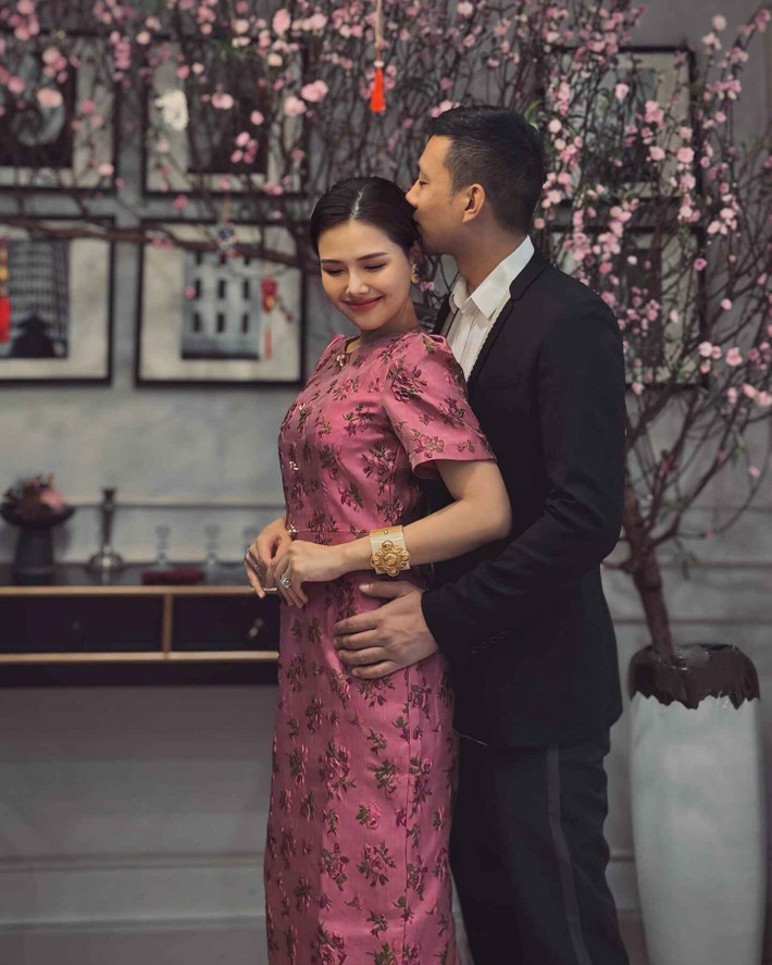 Trong lần hiếm hoi khoe chồng này, Phanh Lee vẫn gây chú ý khi tiếp tục giấu kín diện mạo nửa kia.