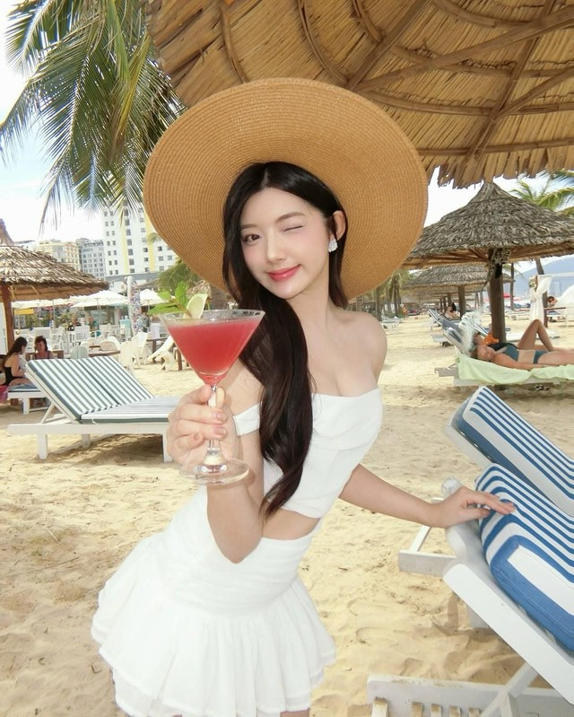 Dù thế nào cũng không thể phủ nhận rằng Quỳnh Trương đã thành công trong việc tạo dựng thương hiệu cá nhân và thu hút sự quan tâm của cộng đồng mạng.