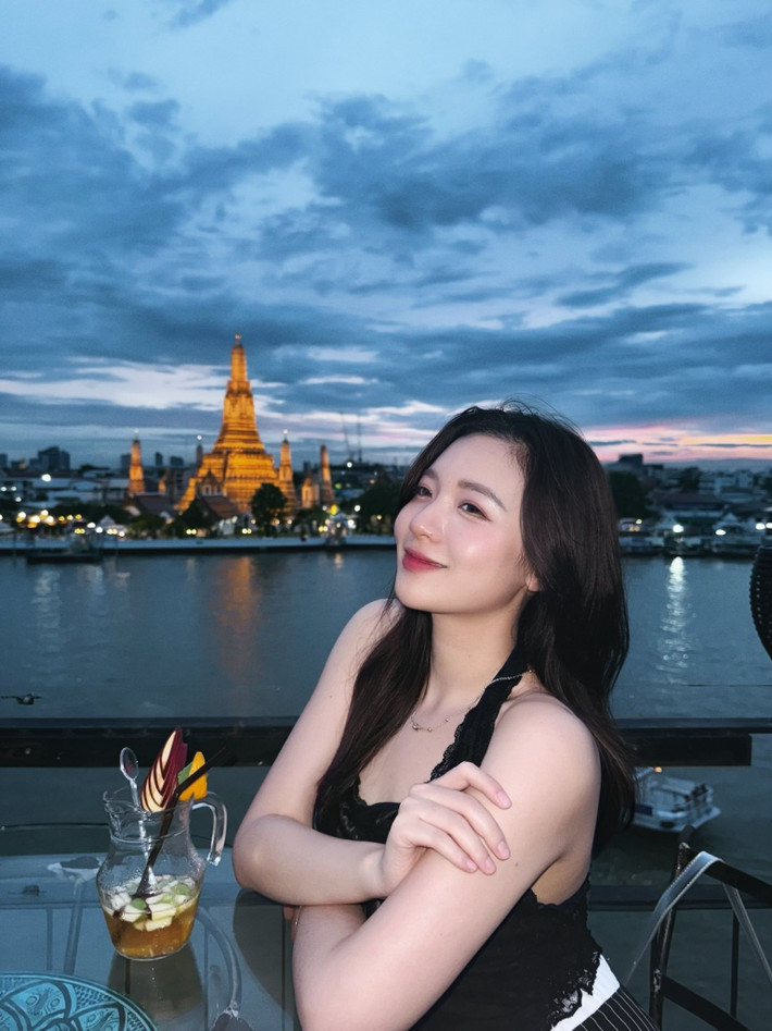 Trước giờ lên sóng livestream, Phương Thảo lưu giữ hình làm kỷ niệm với dòng chú thích pha trò: "Nữ tuyển thủ Việt Nam duy nhất tham dự chung kết APL" trong bối cảnh các đại diện Việt hết cơ hội chinh phục mùa giải năm nay.