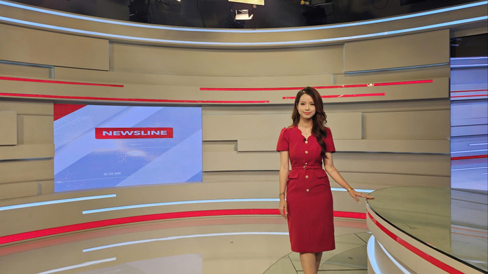 Nữ BTV được khen ngợi nhờ ngoại hình xinh đẹp, giọng nói, ngữ điệu hay cùng cách dẫn dắt bằng tiếng Anh lôi cuốn.