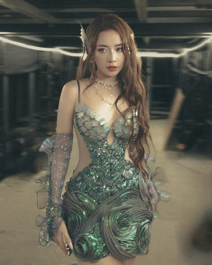 Nhờ ngoại hình nổi bật cùng thần thái sang chảnh, Chi Pu luôn là một trong những ngôi sao thu hút mọi ánh nhìn khi xuất hiện trước công chúng.