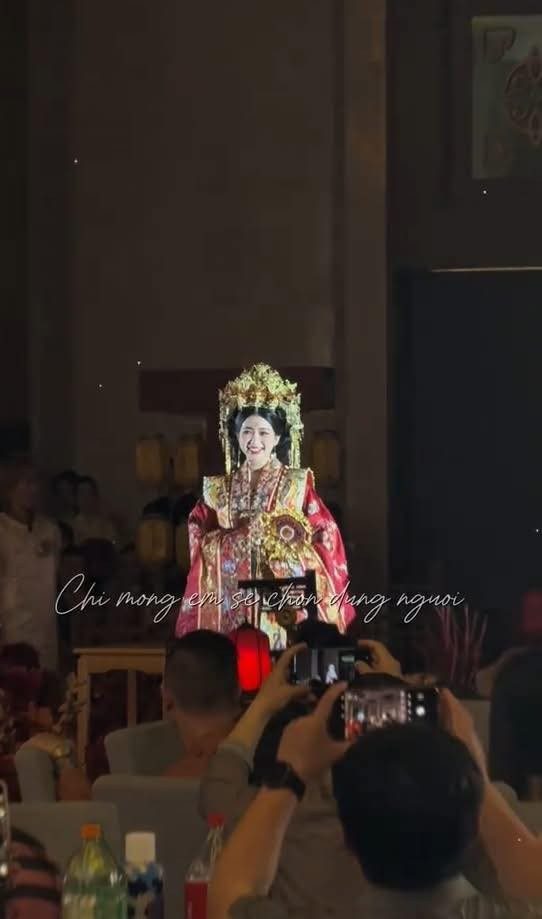 Kim Minn và chồng người Trung Quốc được khen “xứng đôi vừa lứa”. Bộ hình cũng được nhận xét “đẹp như trên phim”.