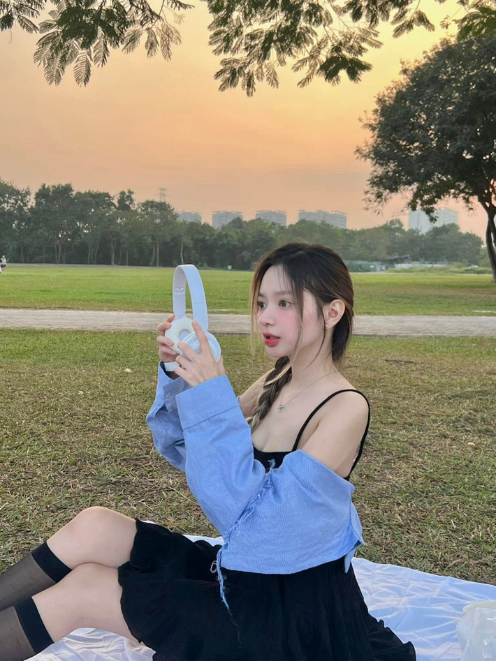 Tuy nhiên, nữ streamer vẫn phải đối mặt với những bình luận tiêu cực từ một bộ phận cộng đồng mạng, những người vẫn chưa quên những scandal trước đây.