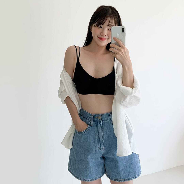 Đến năm 2020, hình ảnh của Haneul Lee bắt đầu bị hoen ố khi cô bị cáo buộc hành hung nhân viên. Sự việc này như một cú sốc lớn đối với người hâm mộ và giới truyền thông.