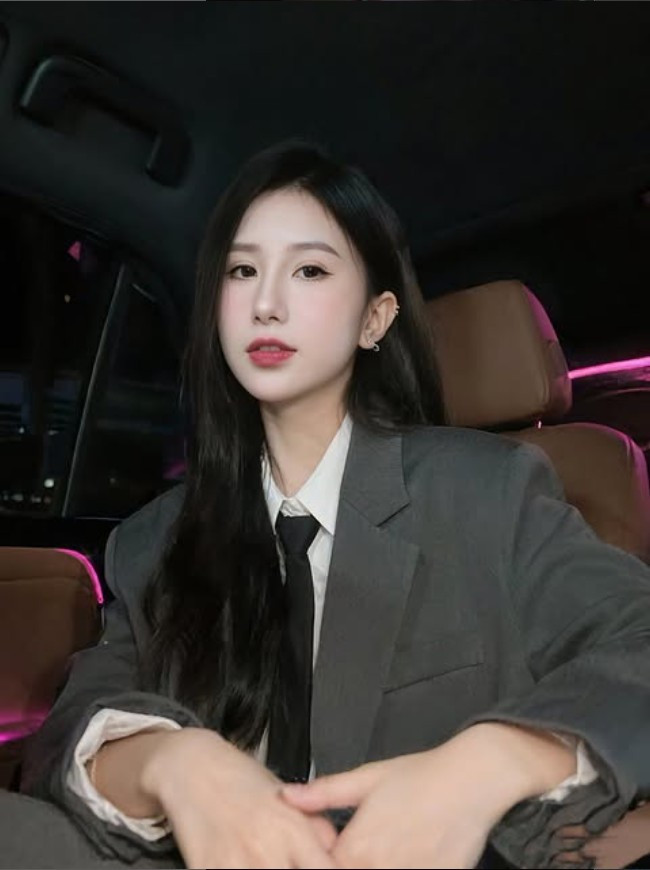 Tiểu Hý nổi lên như một hiện tượng mạng xã hội từ những video clip nhảy theo nhạc trên nền tảng TikTok.