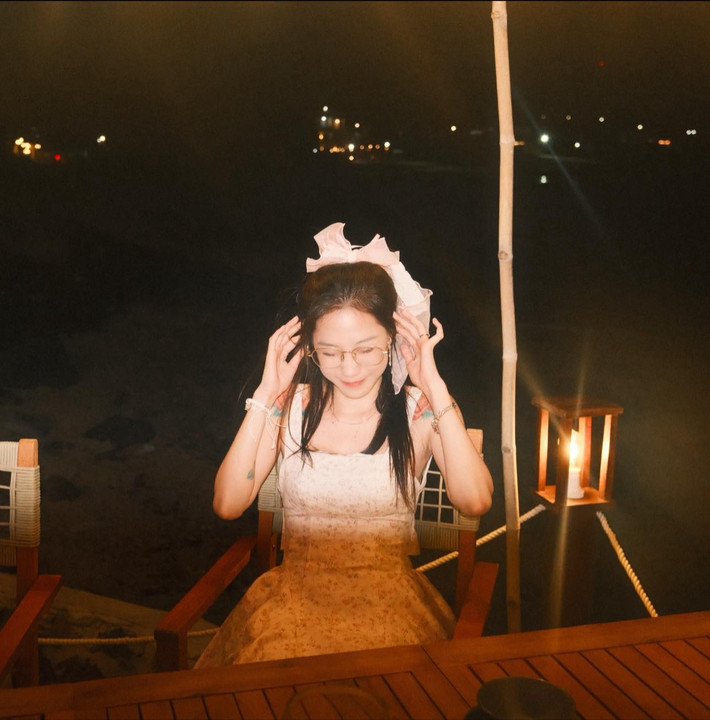 Trước đây, Alicia Meow được biết đến với vẻ ngoài khá mảnh mai, nhỏ nhắn. Tuy nhiên, trong lần trở lại này, hình ảnh một nữ streamer đầy đặn, rạng rỡ và tràn đầy sức sống đã khiến nhiều người không khỏi bất ngờ.