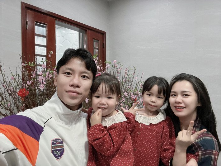 Trải qua 7 năm hôn nhân, gia đình nhỏ hiện sở hữu một ngôi nhà khang trang tại TP Vinh, Nghệ An, cùng chiếc xe Porsche sang trọng trị giá hơn 3 tỷ đồng.