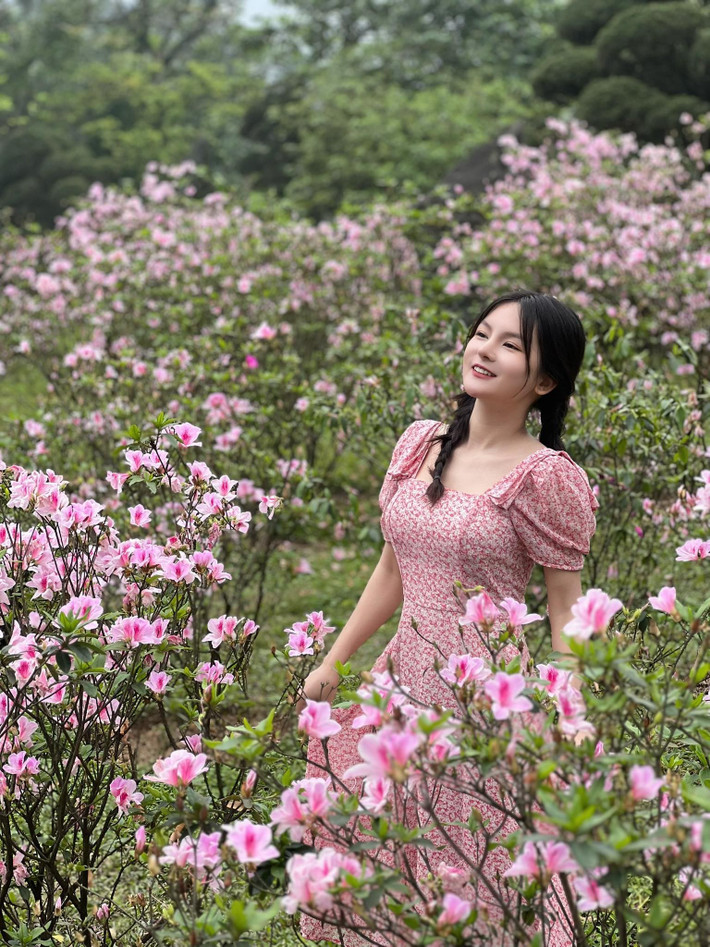 Gái xinh Ngọc Ánh vốn được biết đến với những video hóa thân tiên cá biểu diễn chuyên nghiệp tại thủy cung.