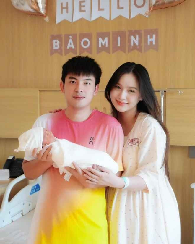Tạm gác lại những hoạt động nghệ thuật, Mai Tây dành trọn thời gian để vun đắp tổ ấm nhỏ và tận hưởng thiên chức làm mẹ.