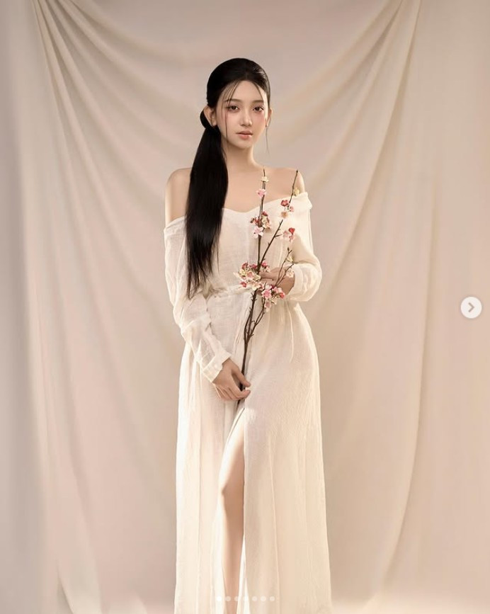 Cô nàng là dẫn chứng cho câu chuyện tài năng và nhan sắc có thể xuất hiện ở bất cứ đâu, từ màn ảnh cho đến sân thể thao và luôn nhận được sự quan tâm, yêu mến từ công chúng.